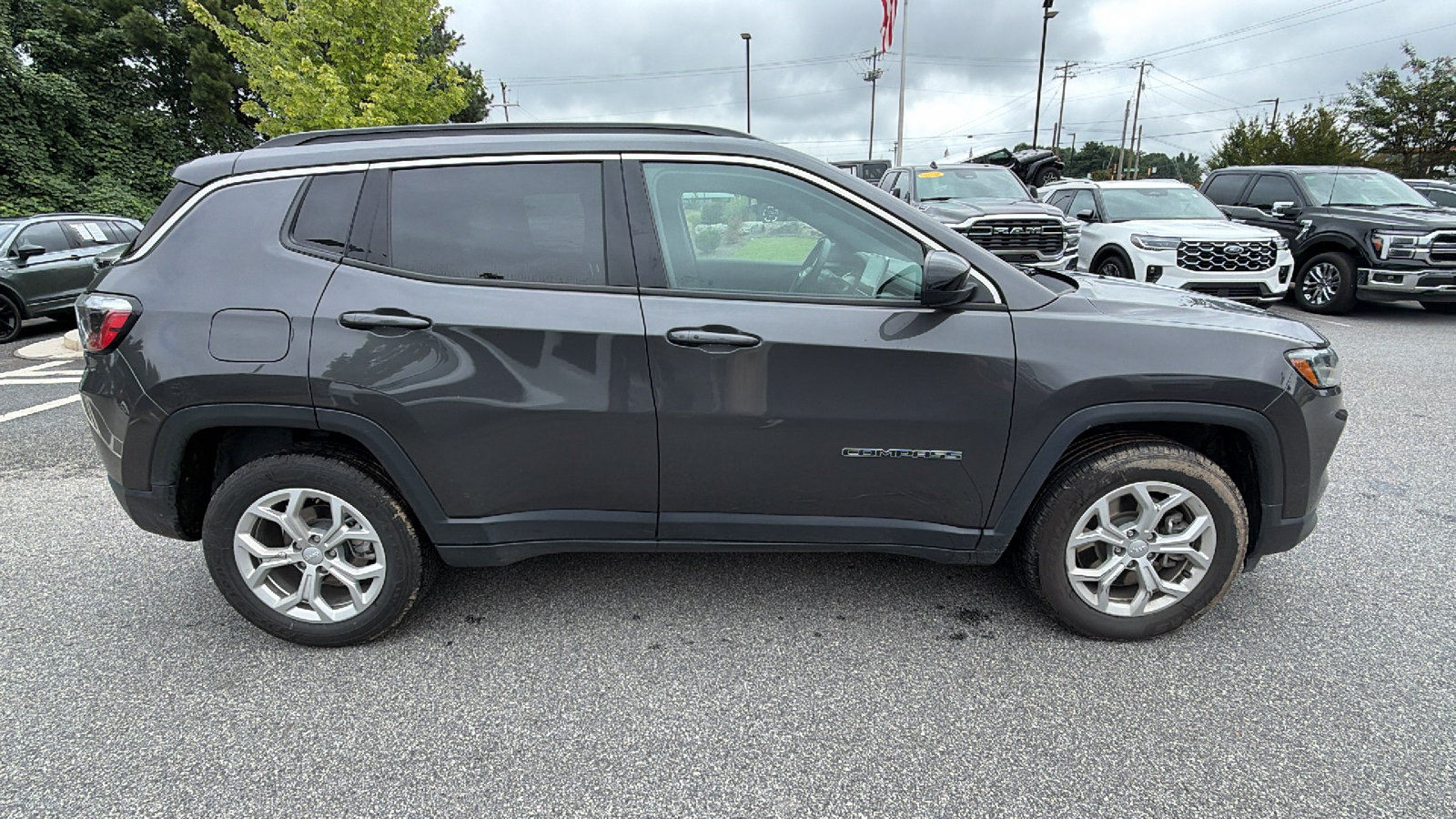 Used 2024 Jeep Compass Latitude AWD/4WD image 5