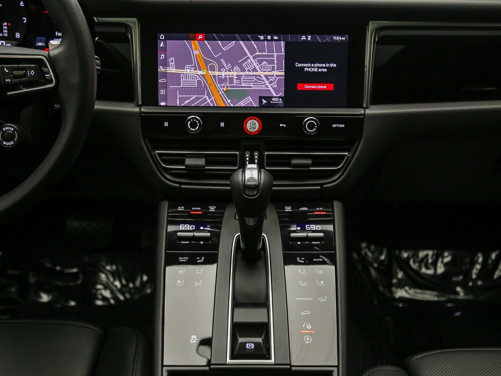 Certified 2026 Porsche Macan AWD/4WD image 17