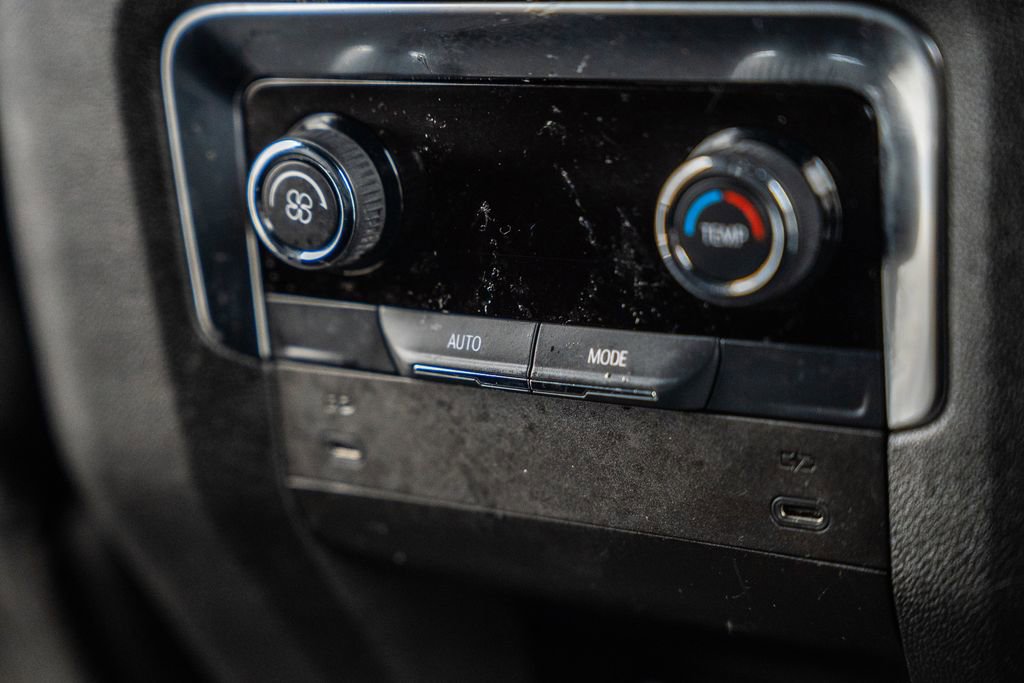 Used 2025 Chevrolet Tahoe Z71 AWD/4WD image 36