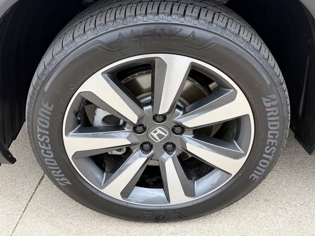 Certified 2025 Honda Pilot Touring image 12