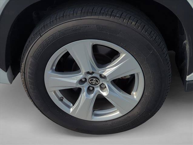 Certified 2024 Toyota Highlander LE FWD image 6