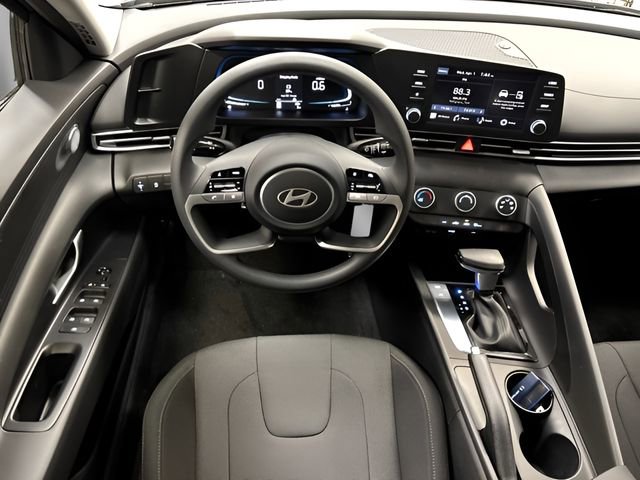 New 2026 Hyundai Elantra SE image 13