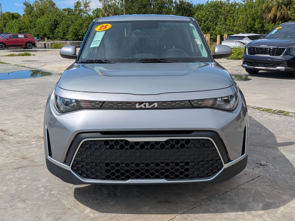 Certified 2025 Kia Soul LX w/ LX Technology Package FWD image 3
