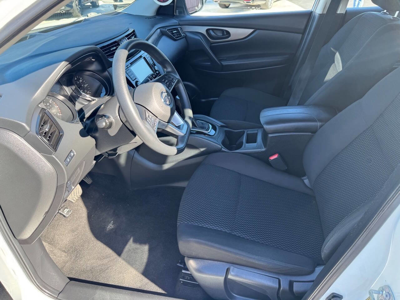 Used 2021 Nissan Rogue Sport S image 6