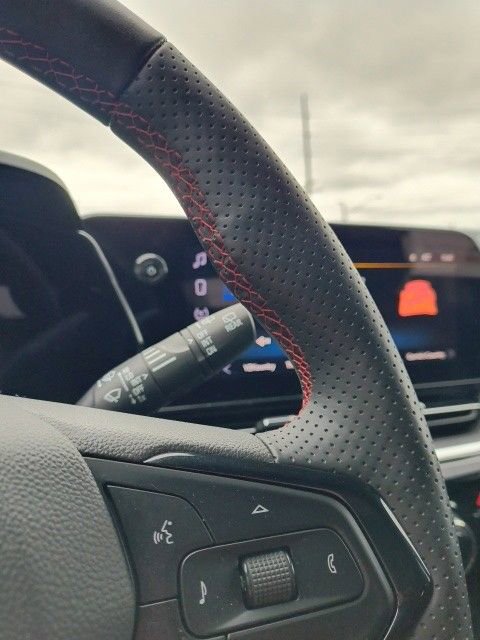 Used 2025 Chevrolet Trax RS w/ Driver Confidence Package image 7