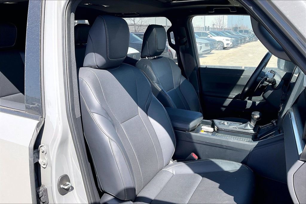 Used 2024 Lexus GX 550 w/ Accessory Package (Z1) image 10