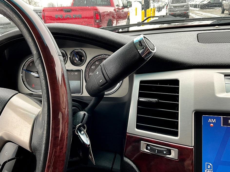 Used 2014 Cadillac Escalade Luxury image 18