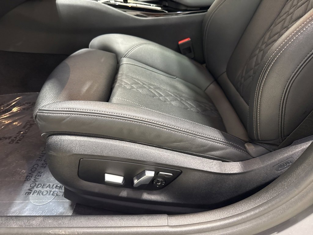 Used 2022 BMW 530i xDrive w/ Premium Package image 12