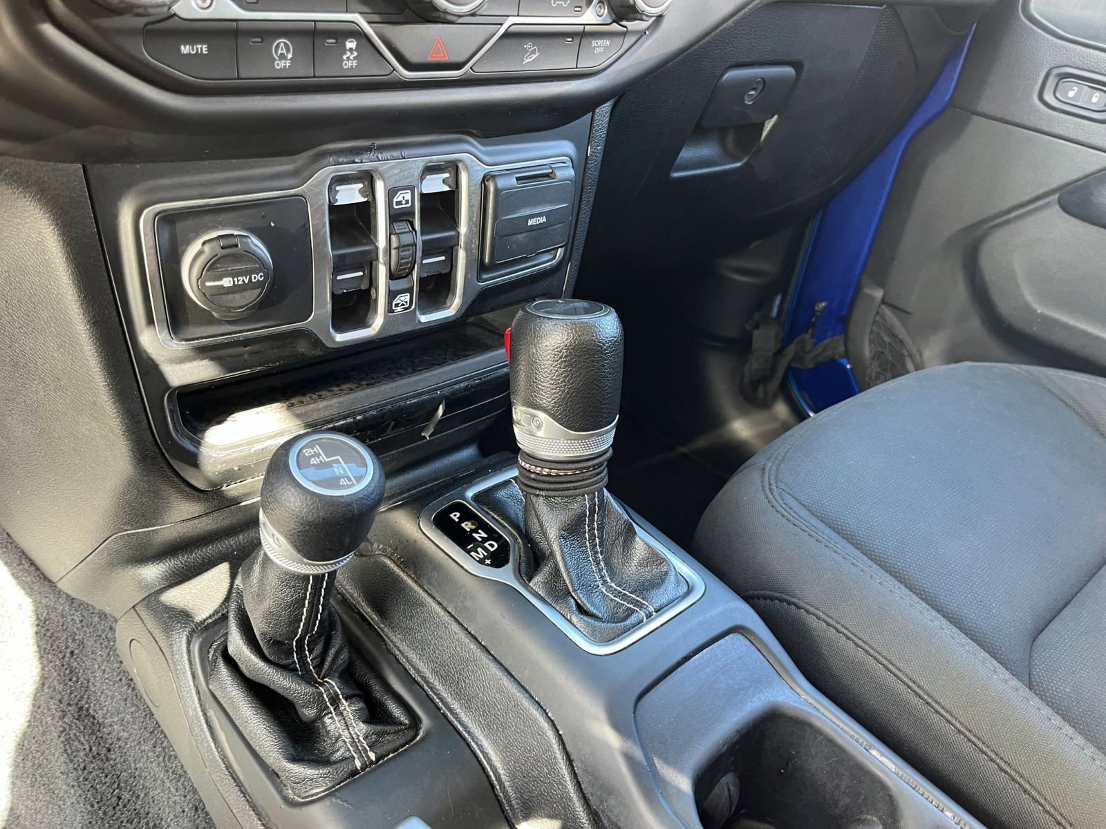 Used 2020 Jeep Wrangler Unlimited Sahara image 40