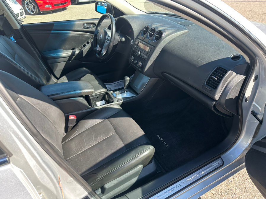Used 2009 Nissan Altima 3.5 SL w/ Emergency Aid Pkg FWD image 13