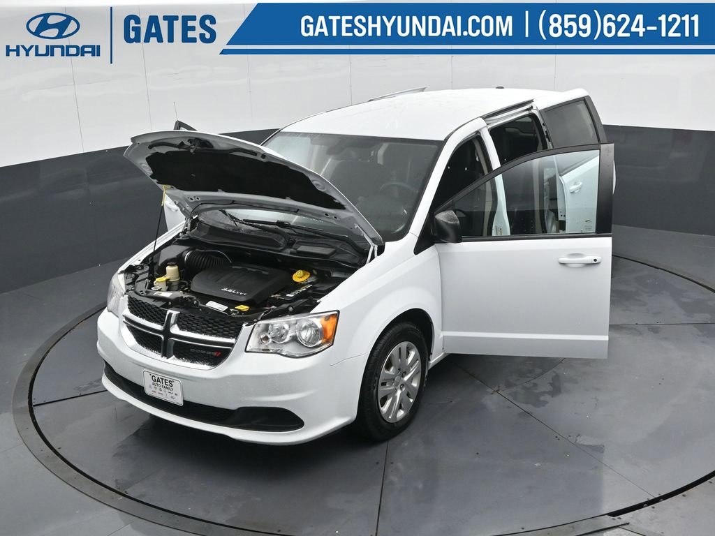 Used 2018 Dodge Grand Caravan SE w/ UConnect Hands-Free Group image 27