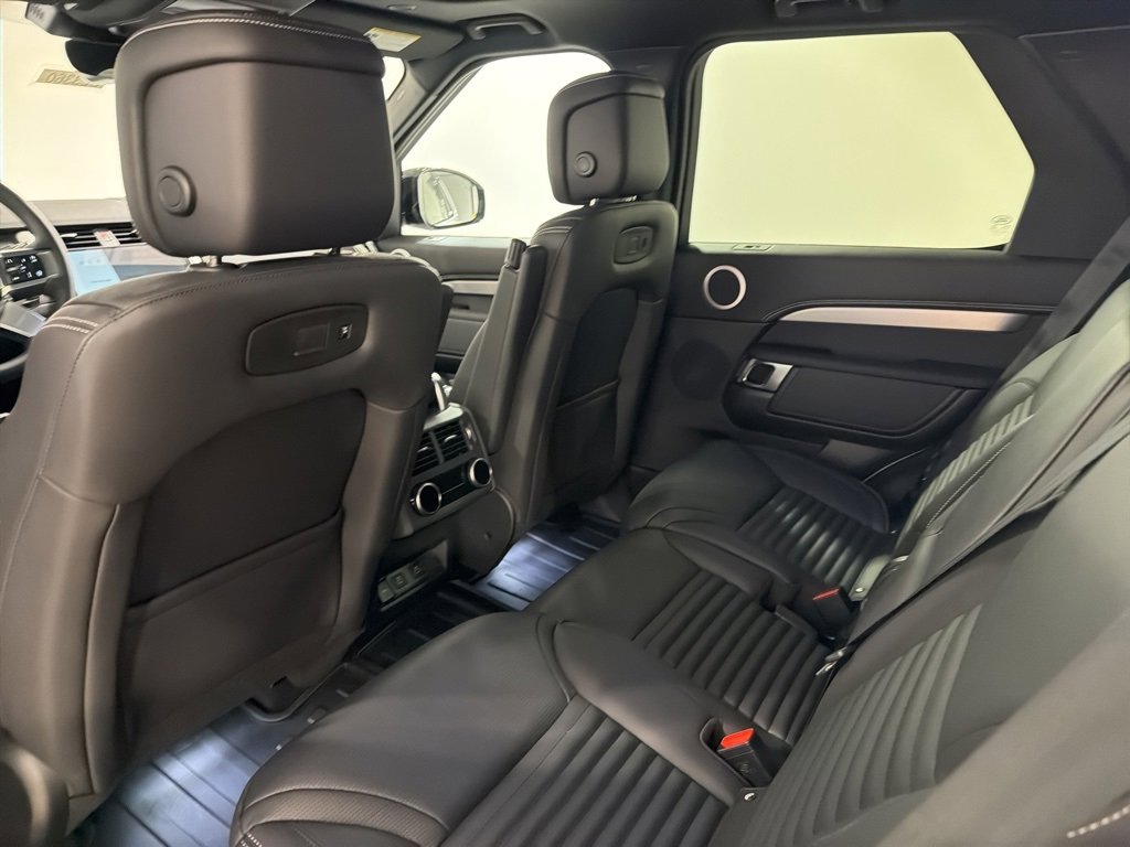 New 2026 Land Rover Discovery Dynamic SE image 20