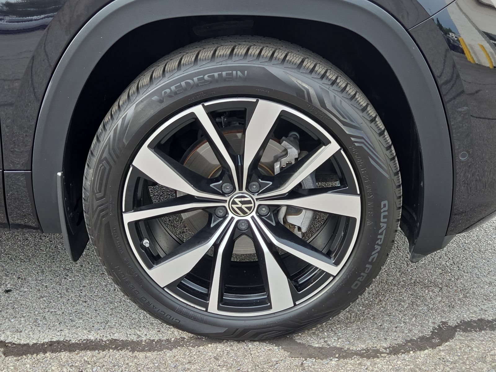 Used 2025 Volkswagen Atlas SEL Premium R-Line AWD/4WD image 16