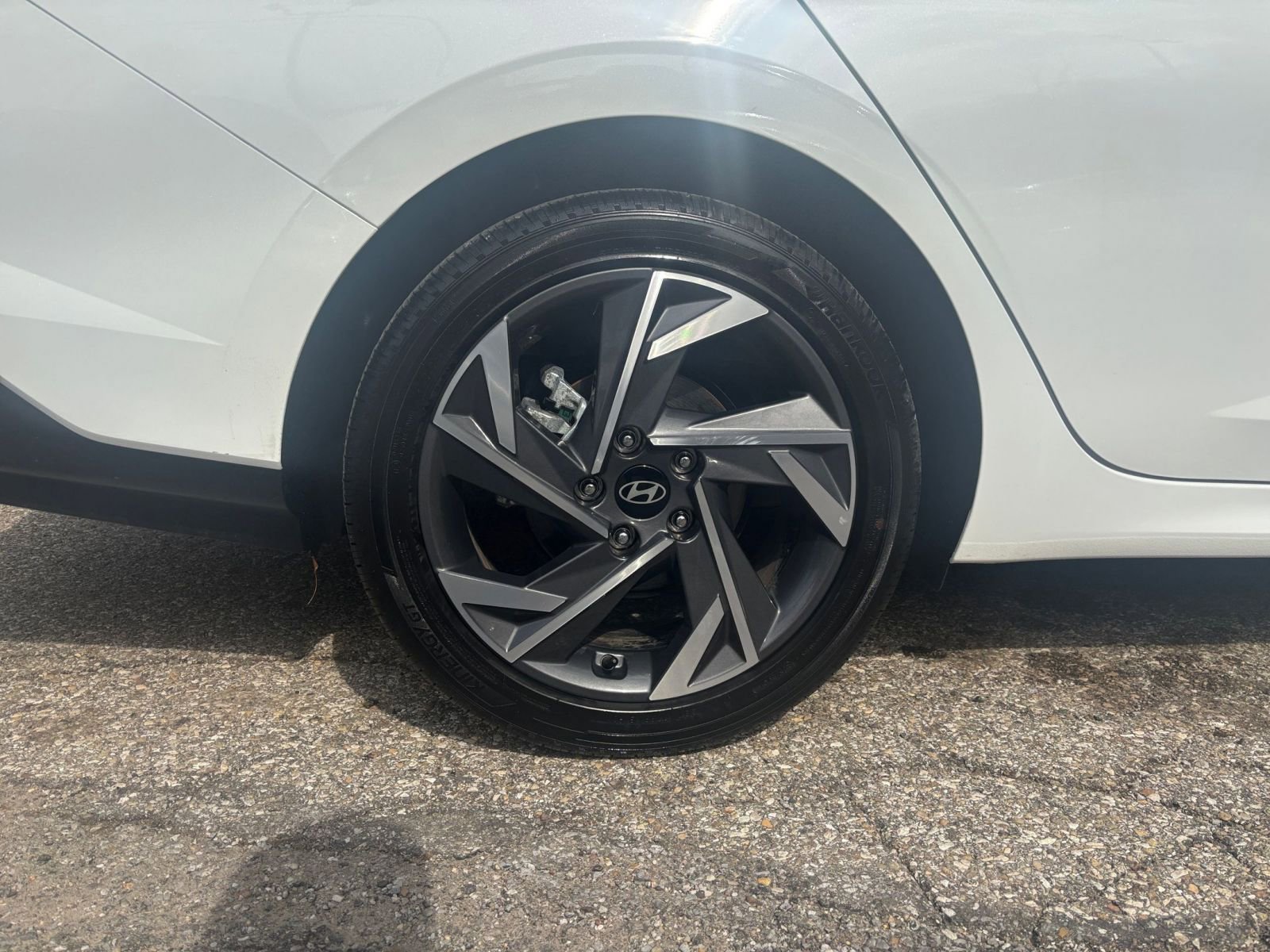 Used 2025 Hyundai Elantra SEL FWD image 31