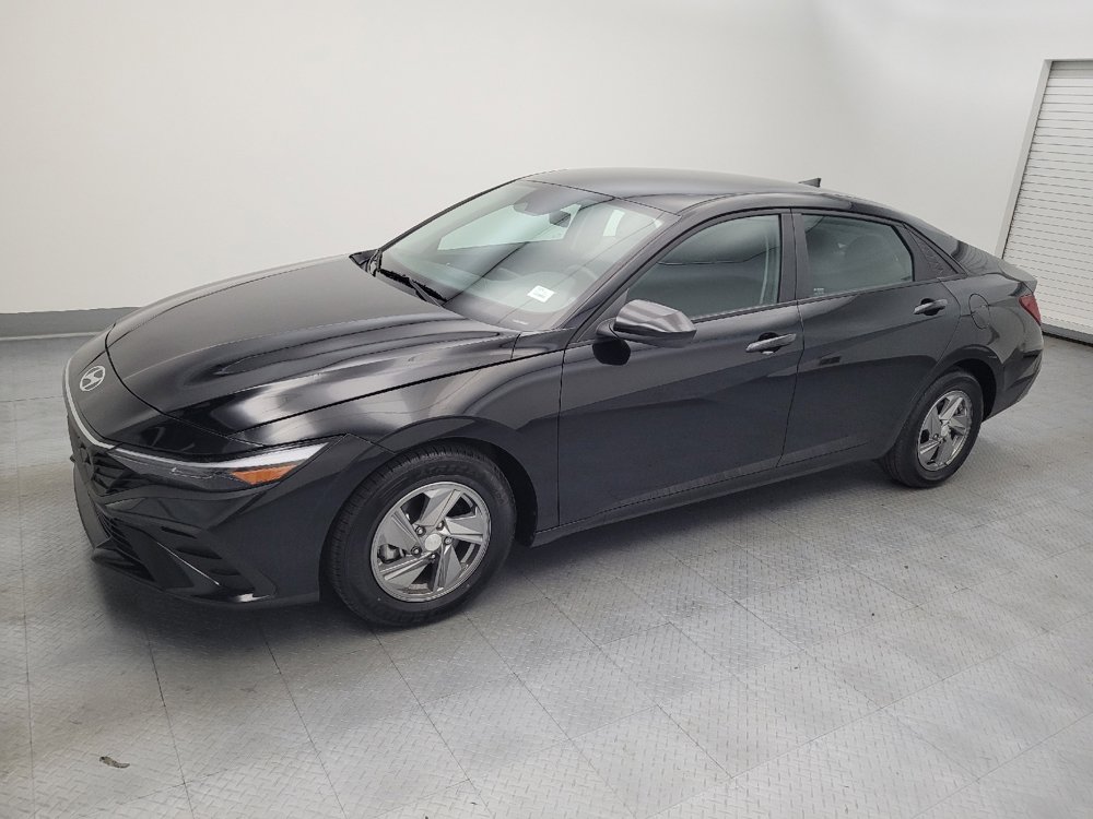 Used 2025 Hyundai Elantra SE FWD image 2