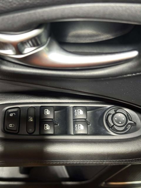 Used 2018 Jeep Compass Latitude w/ Popular Equipment Group image 18