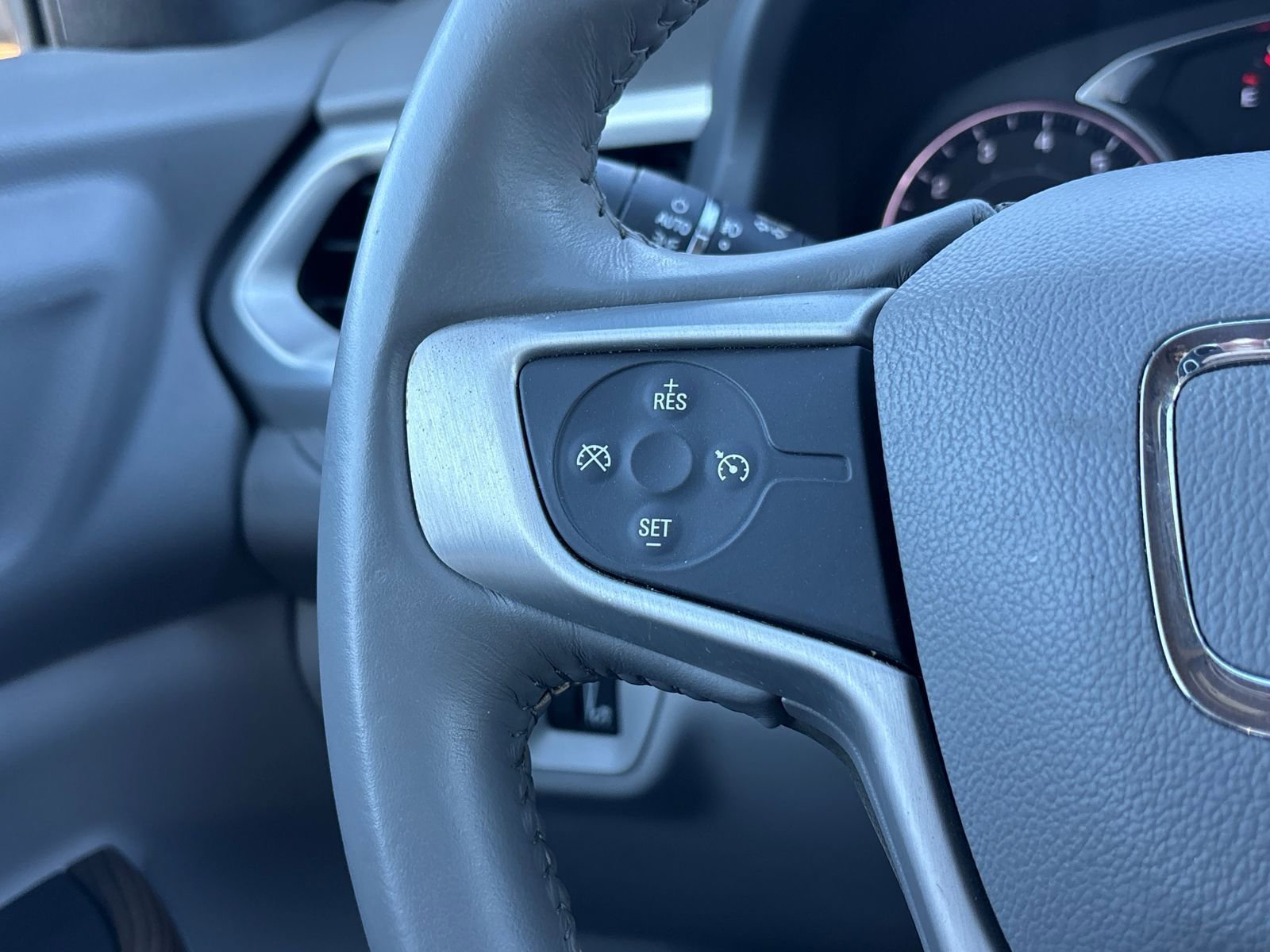 Used 2019 GMC Acadia SLE w/ Driver Alert Package I image 16