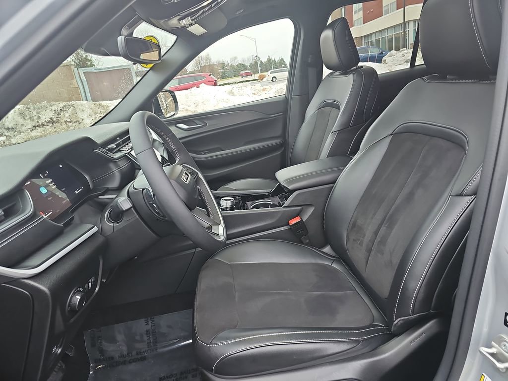 Used 2023 Jeep Grand Cherokee Altitude image 15