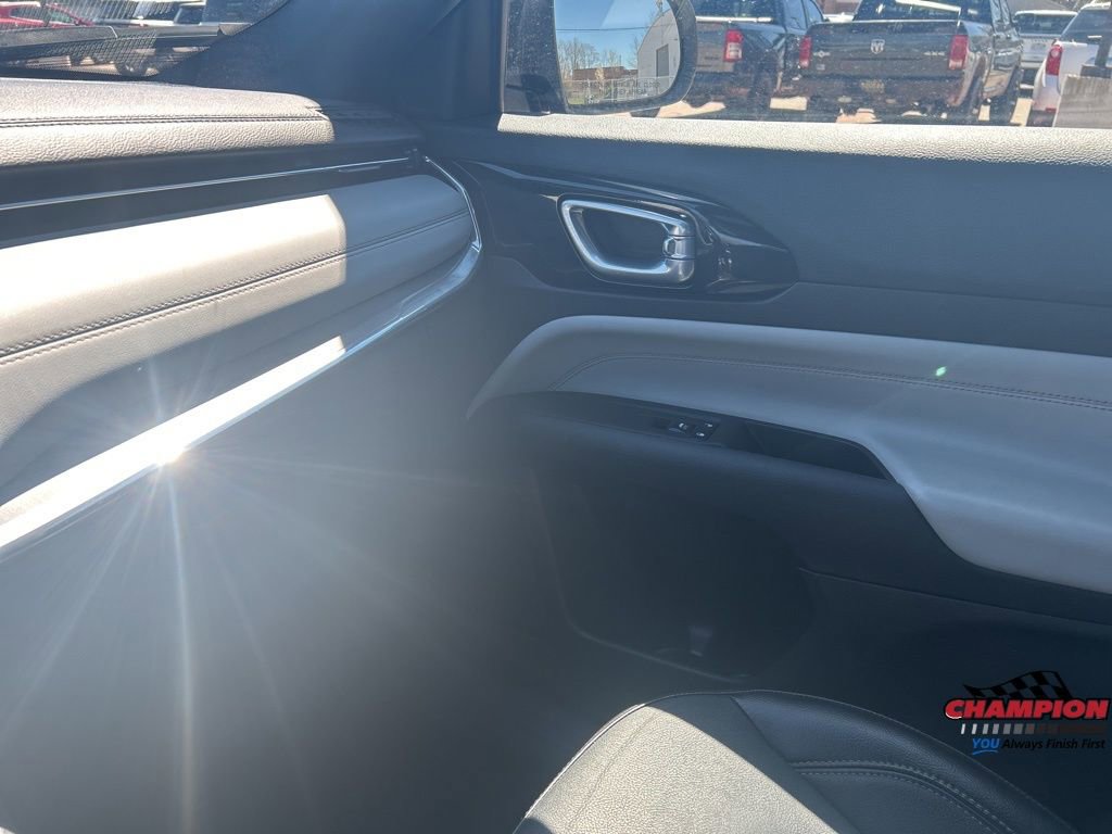 Used 2023 Jeep Compass Limited image 16