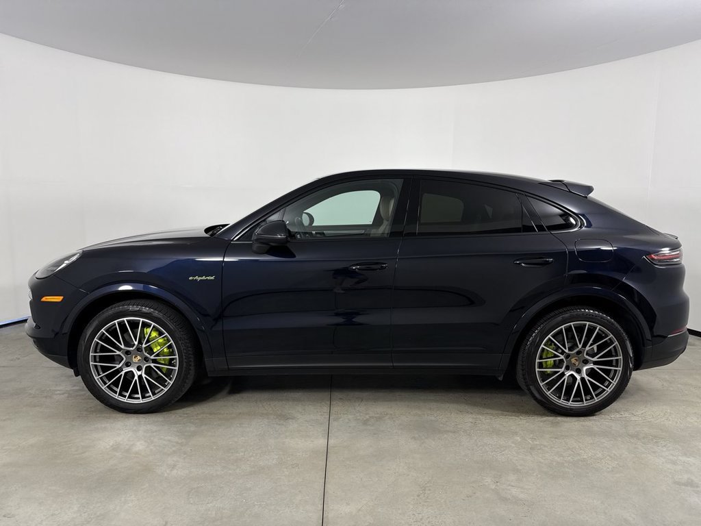 Certified 2023 Porsche Cayenne Platinum Edition AWD/4WD image 2