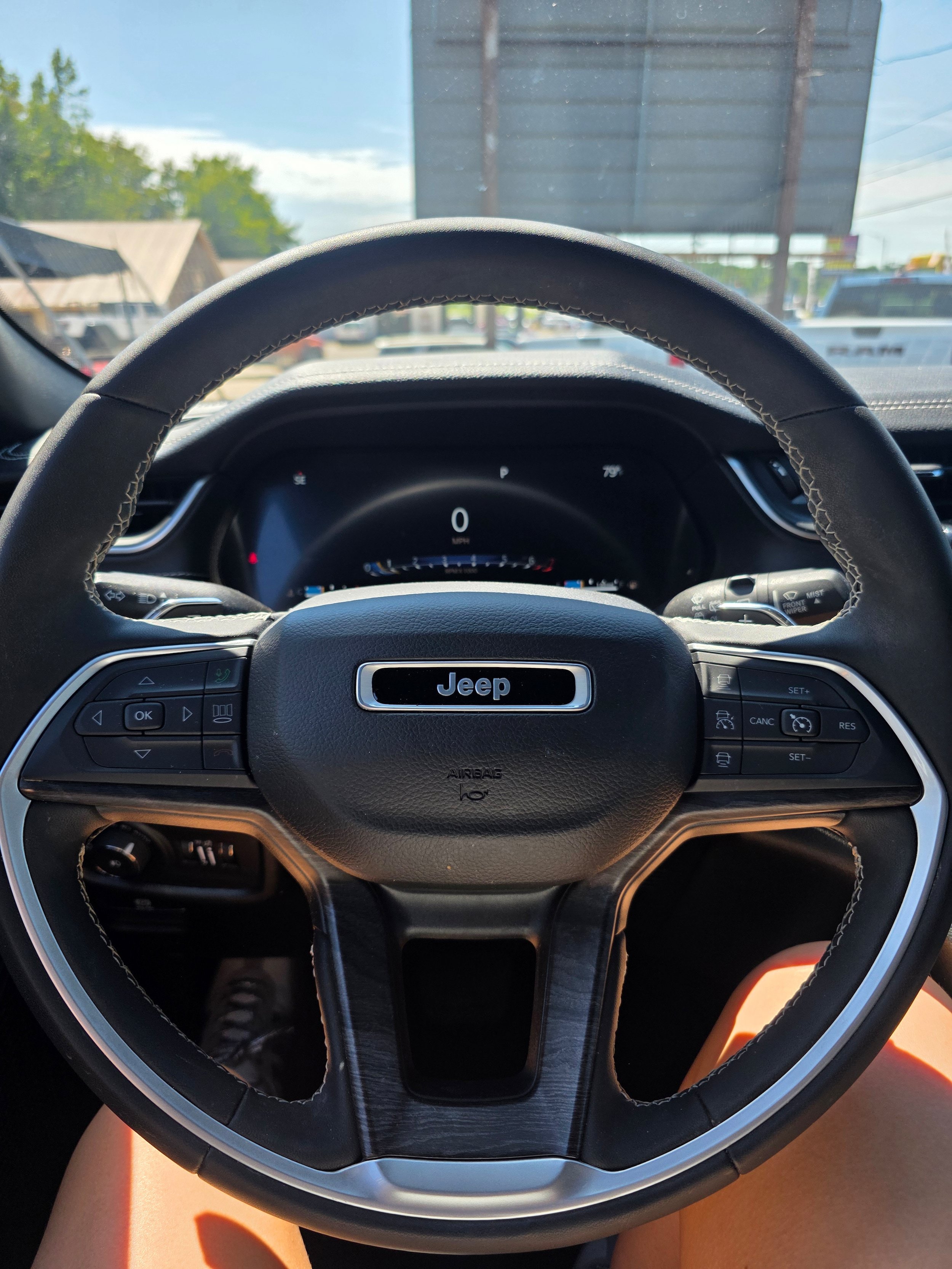 Used 2024 Jeep Grand Cherokee Limited RWD image 10