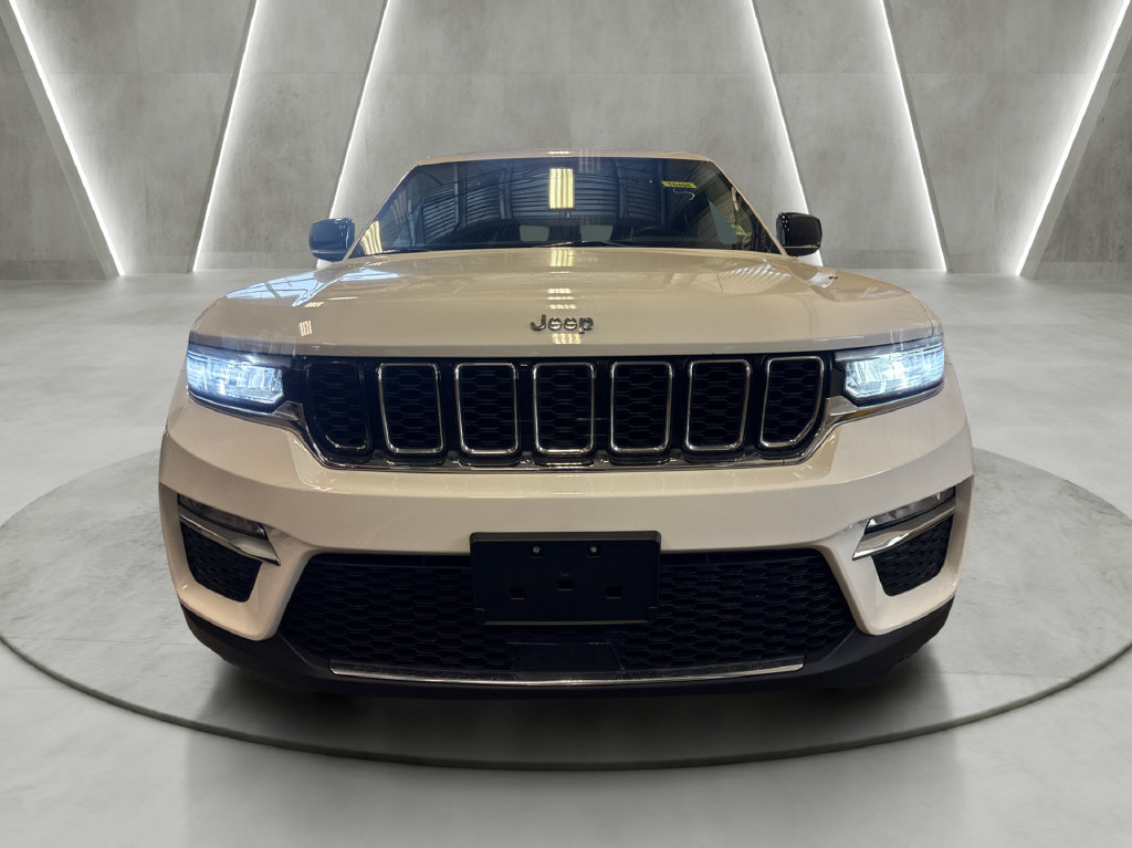 Used 2023 Jeep Grand Cherokee Limited AWD/4WD image 2