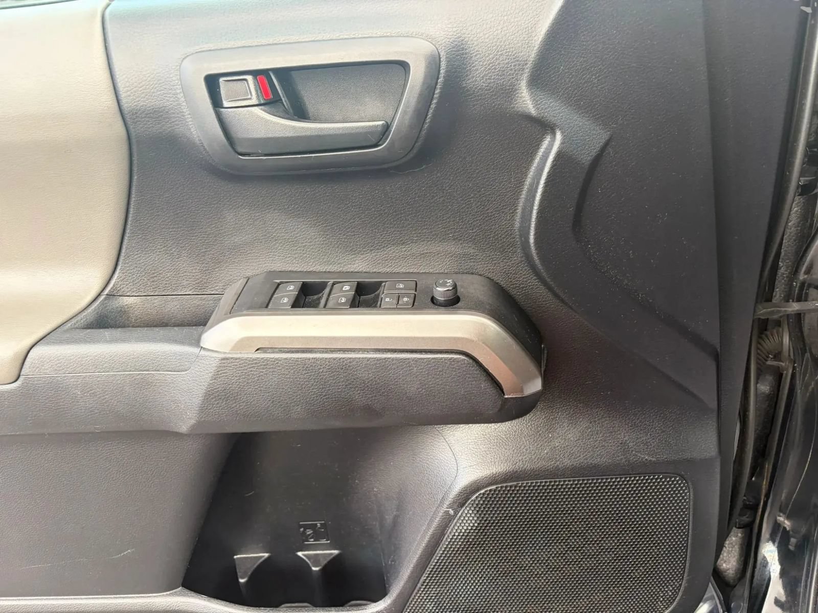 Used 2019 Toyota Tacoma SR5 AWD/4WD image 20