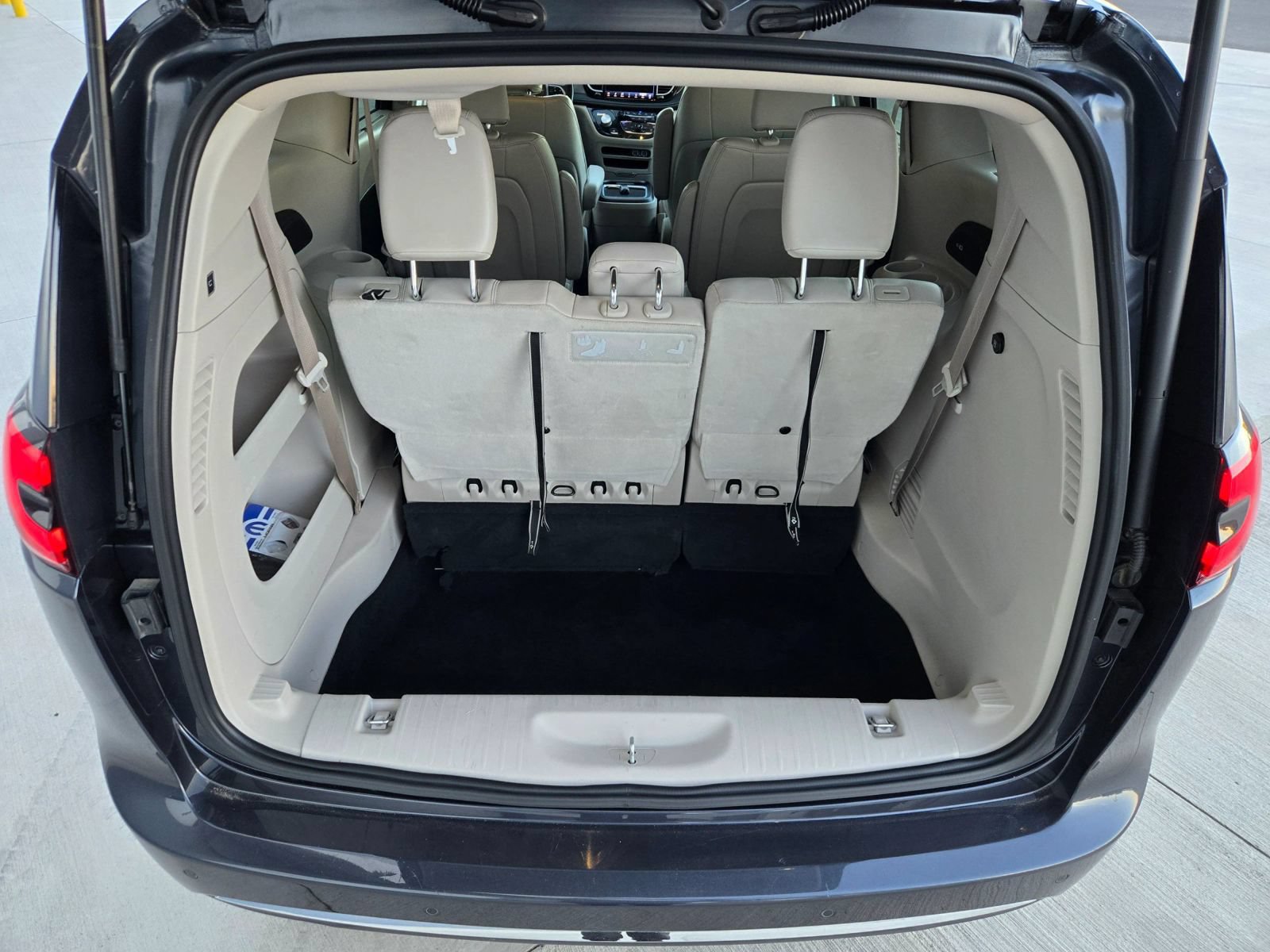 Used 2021 Chrysler Pacifica Touring-L w/ Premium & Safety Sphere Group AWD/4WD image 18