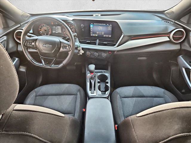 Certified 2025 Chevrolet Trax RS w/ Sunroof Package FWD image 18