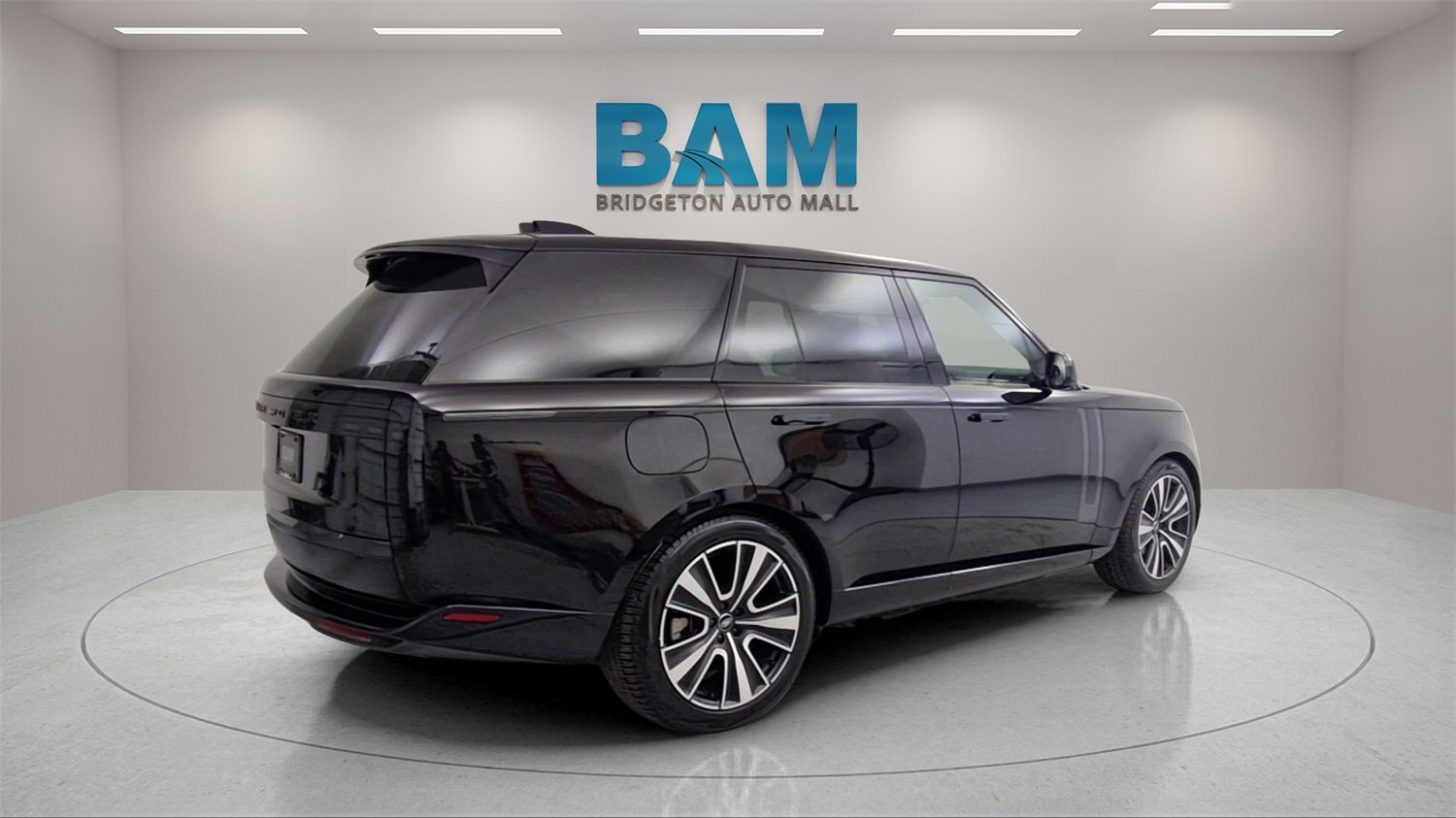Used 2025 Land Rover Range Rover SE image 3