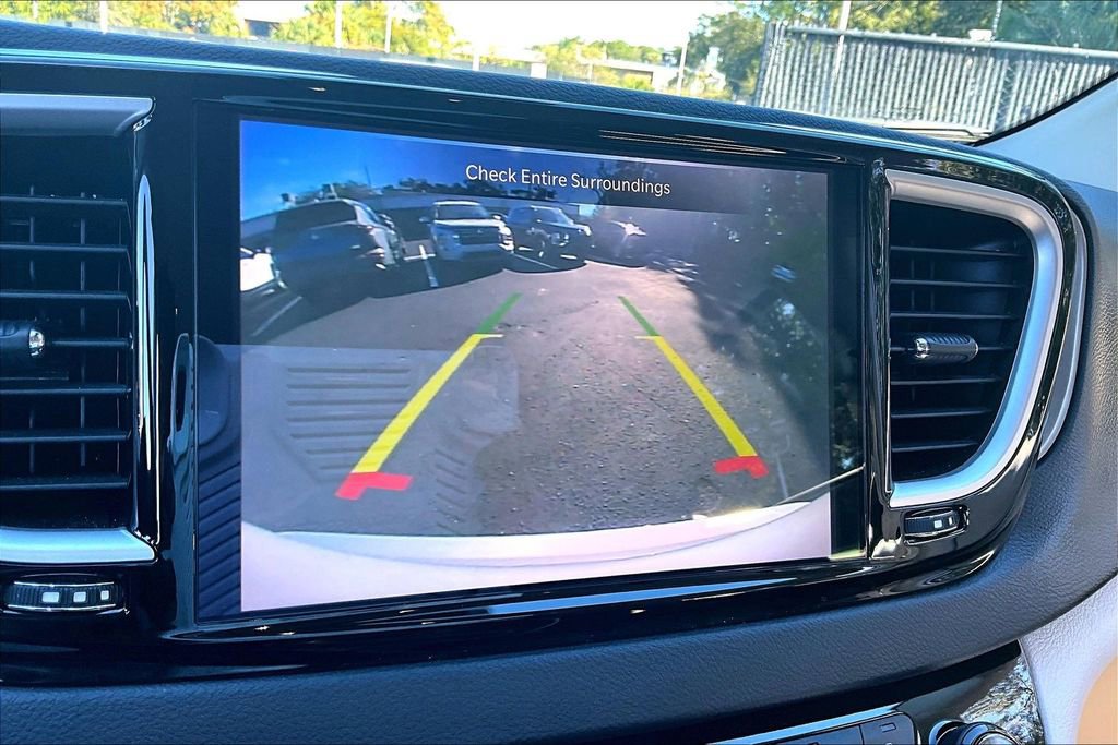Used 2024 Chrysler Pacifica Touring-L image 13