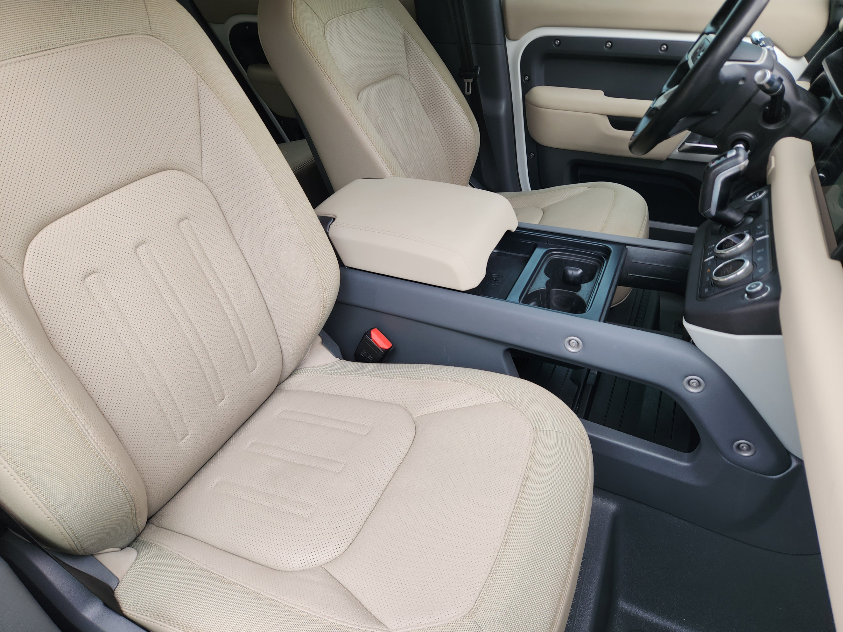 Used 2020 Land Rover Defender 110 SE AWD/4WD image 6