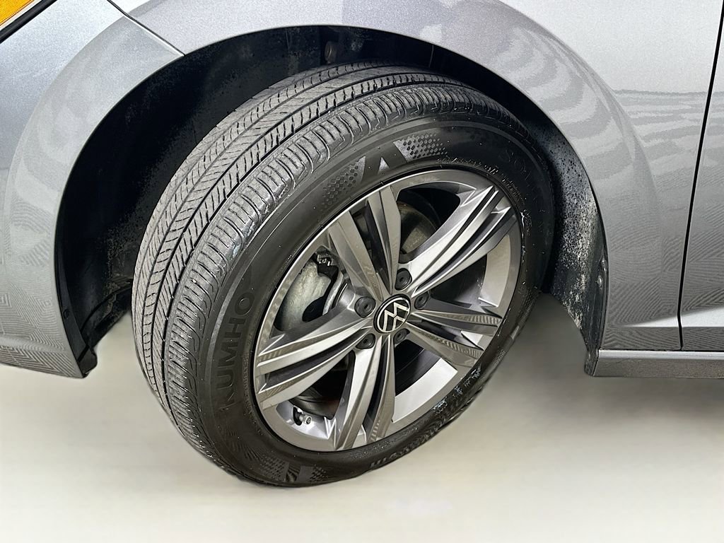 Used 2022 Volkswagen Jetta SE w/ Panoramic Sunroof Package FWD image 24