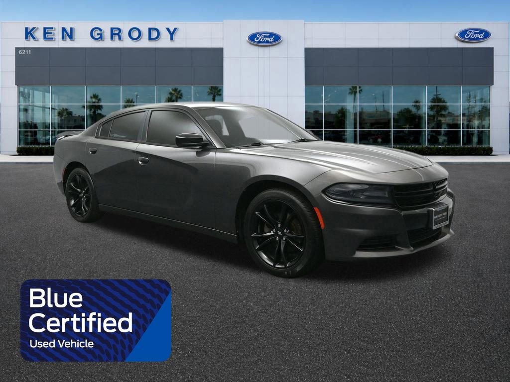 Used 2017 Dodge Charger SE w/ Blacktop Package RWD image 1