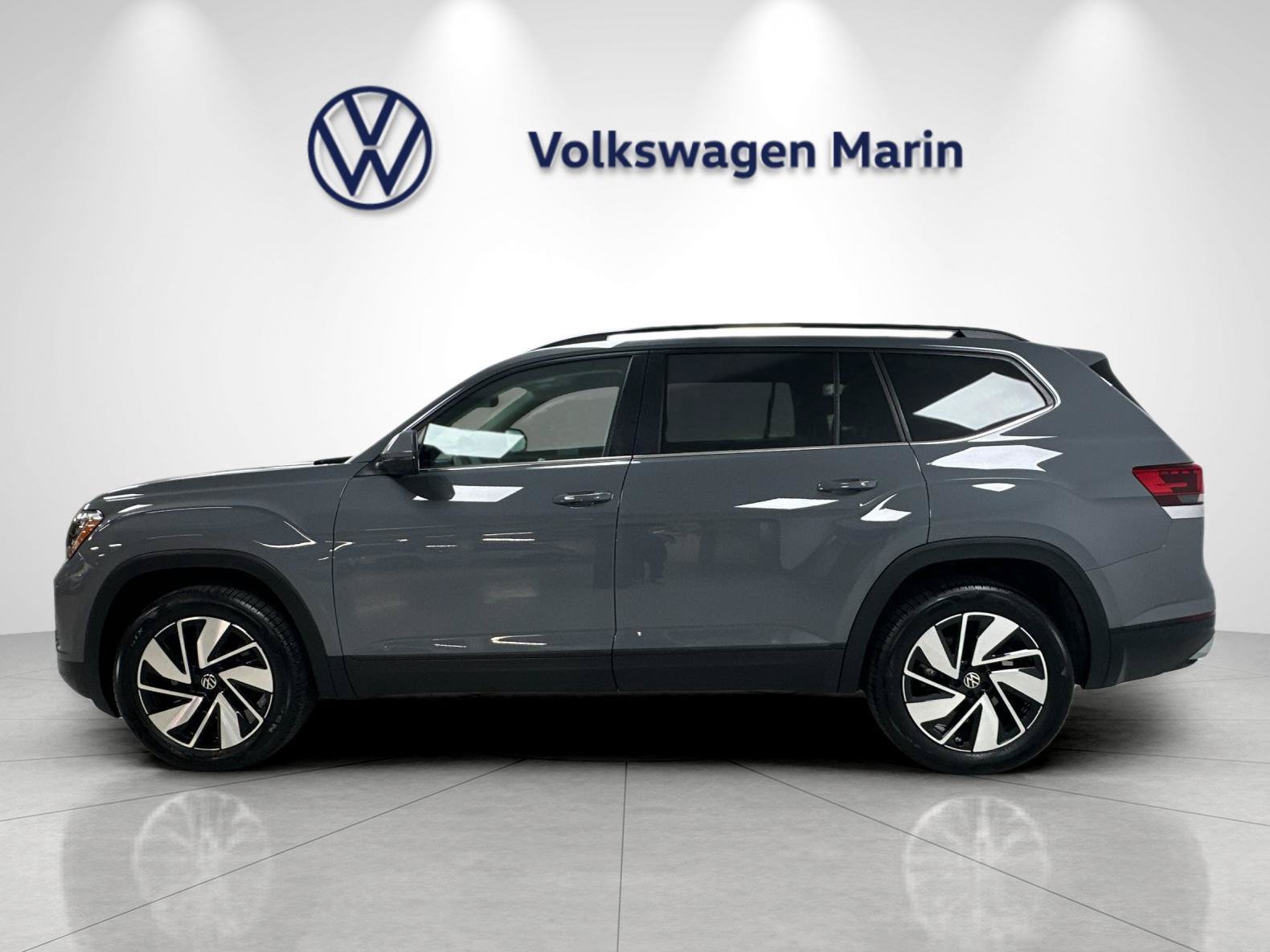 Used 2026 Volkswagen Atlas SE FWD image 2
