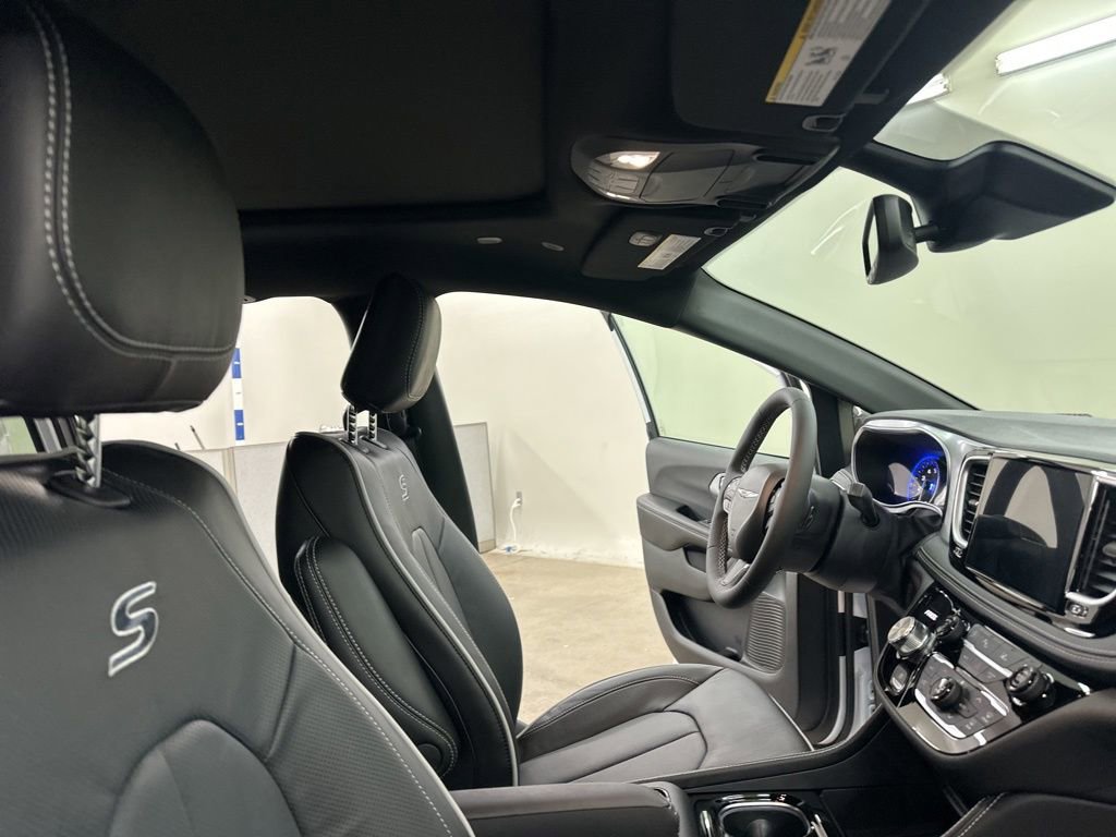 New 2026 Chrysler Pacifica Limited w/ S Appearance Package image 19