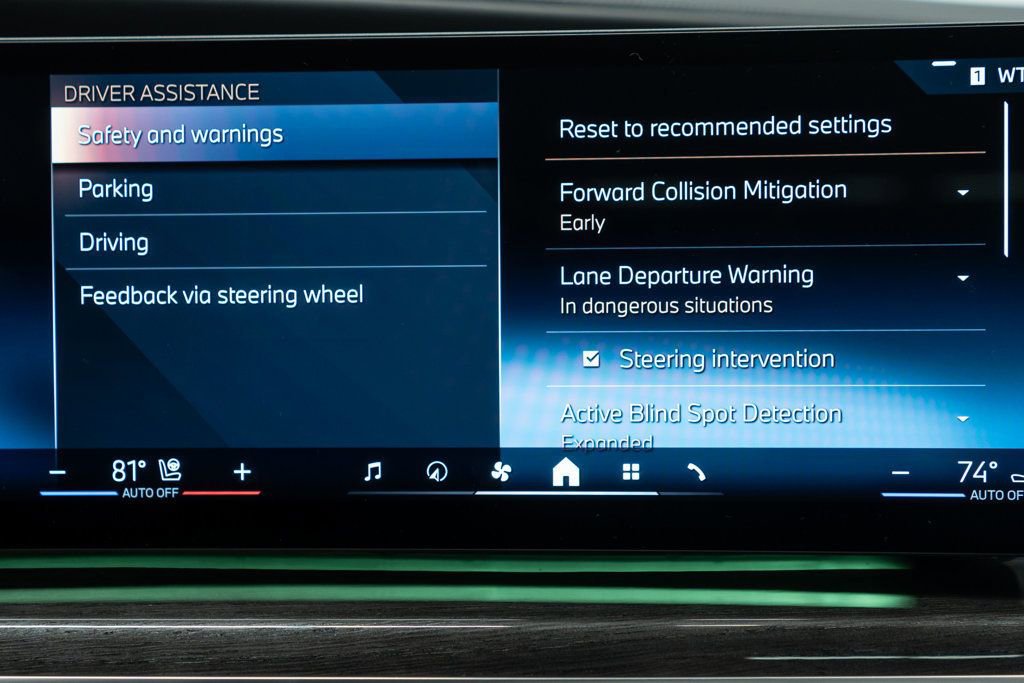 Used 2024 BMW 740i xDrive image 31