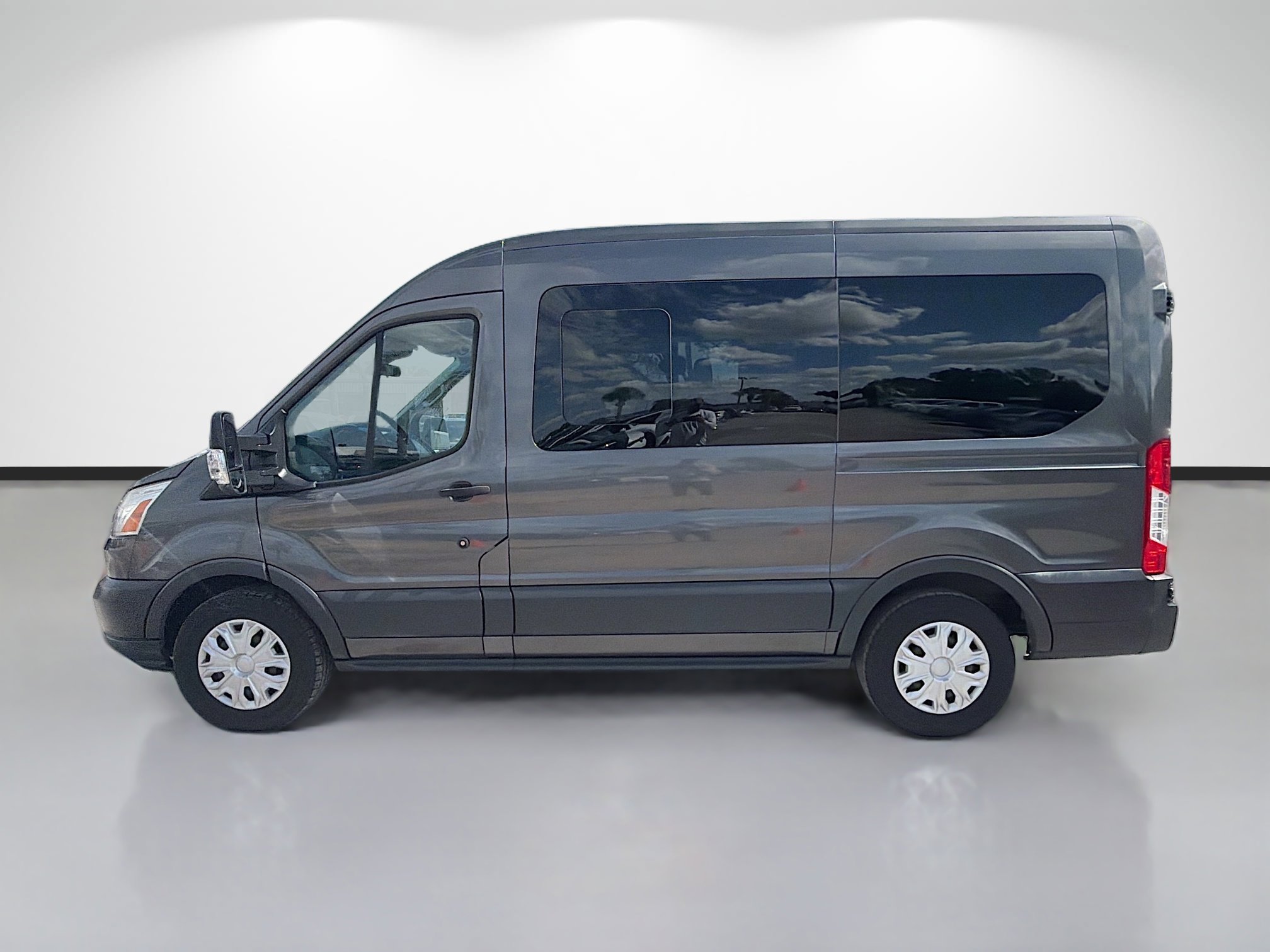 Used 2017 Ford Transit 150 XLT RWD image 6