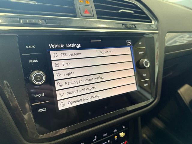 Used 2024 Volkswagen Tiguan SE image 32