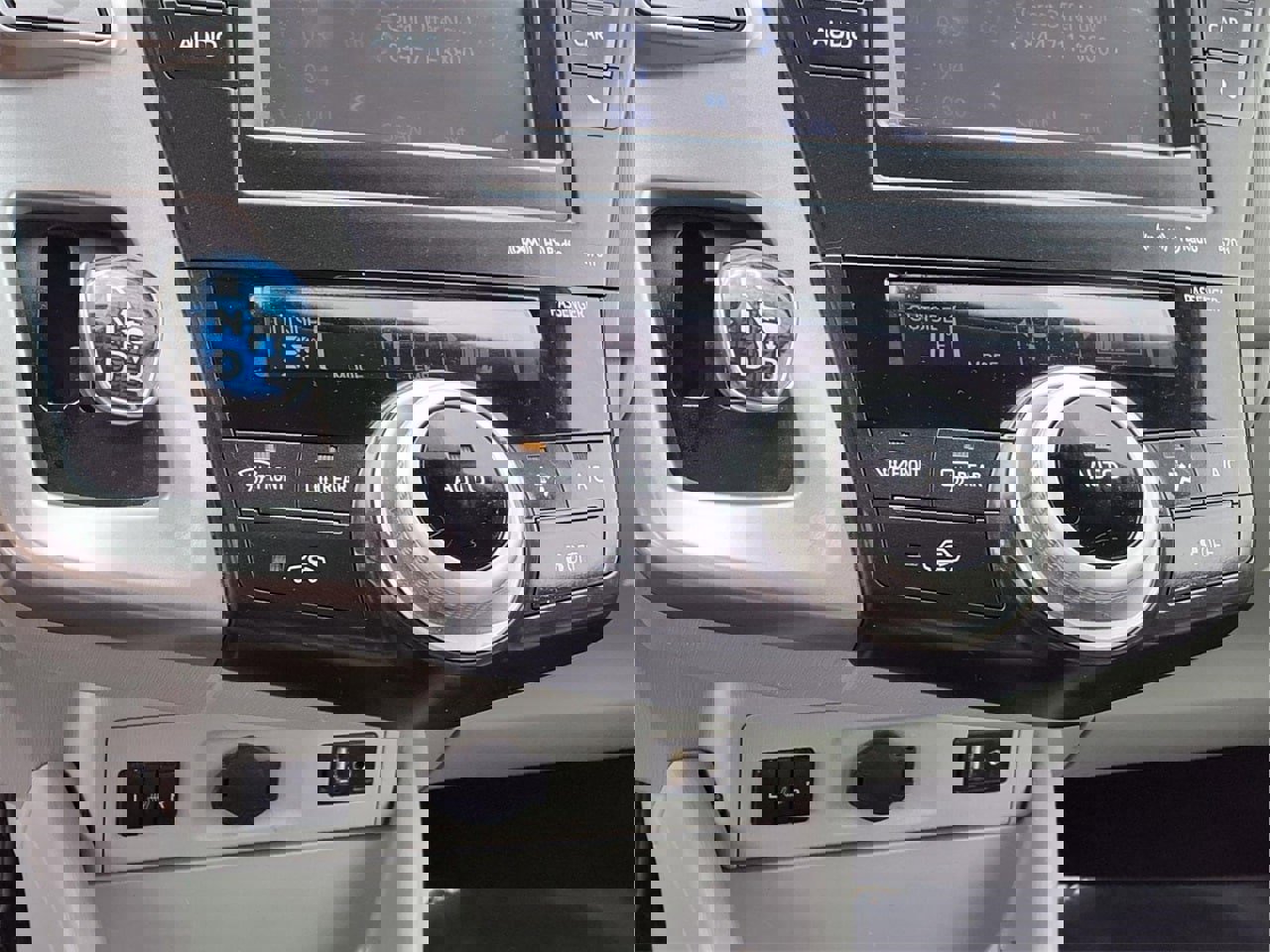 Used 2014 Toyota Prius V Five image 19