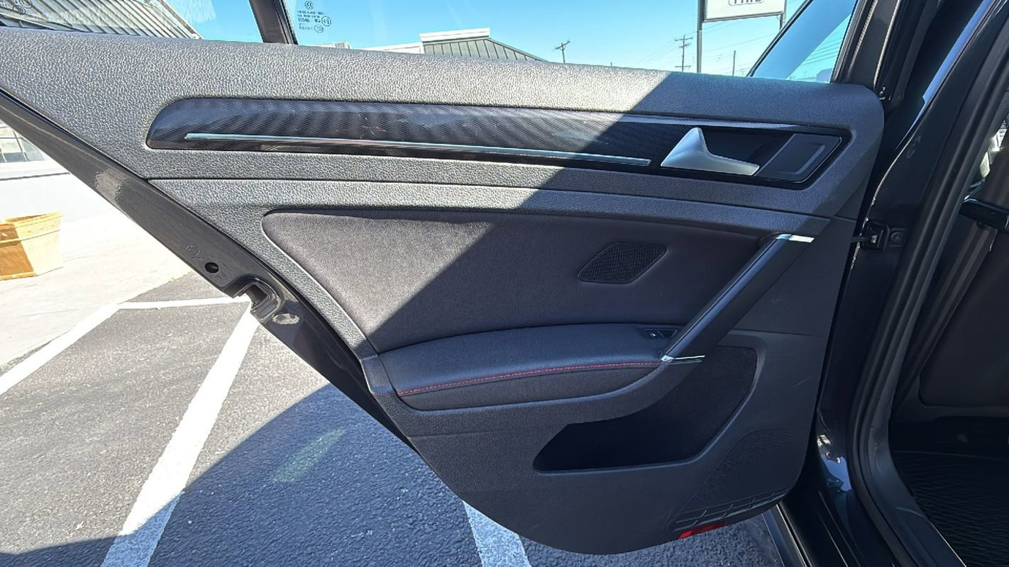 Used 2015 Volkswagen GTI SE FWD image 11