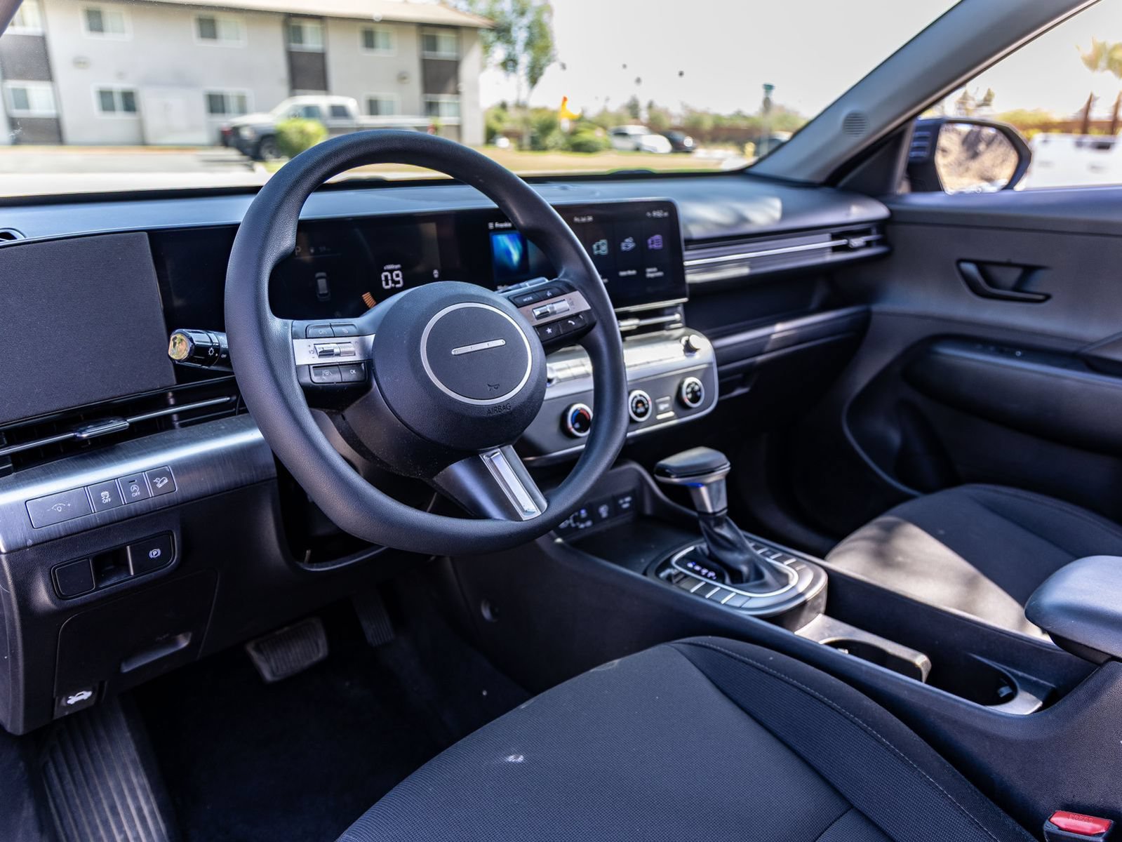 Used 2024 Hyundai Kona SE FWD image 11
