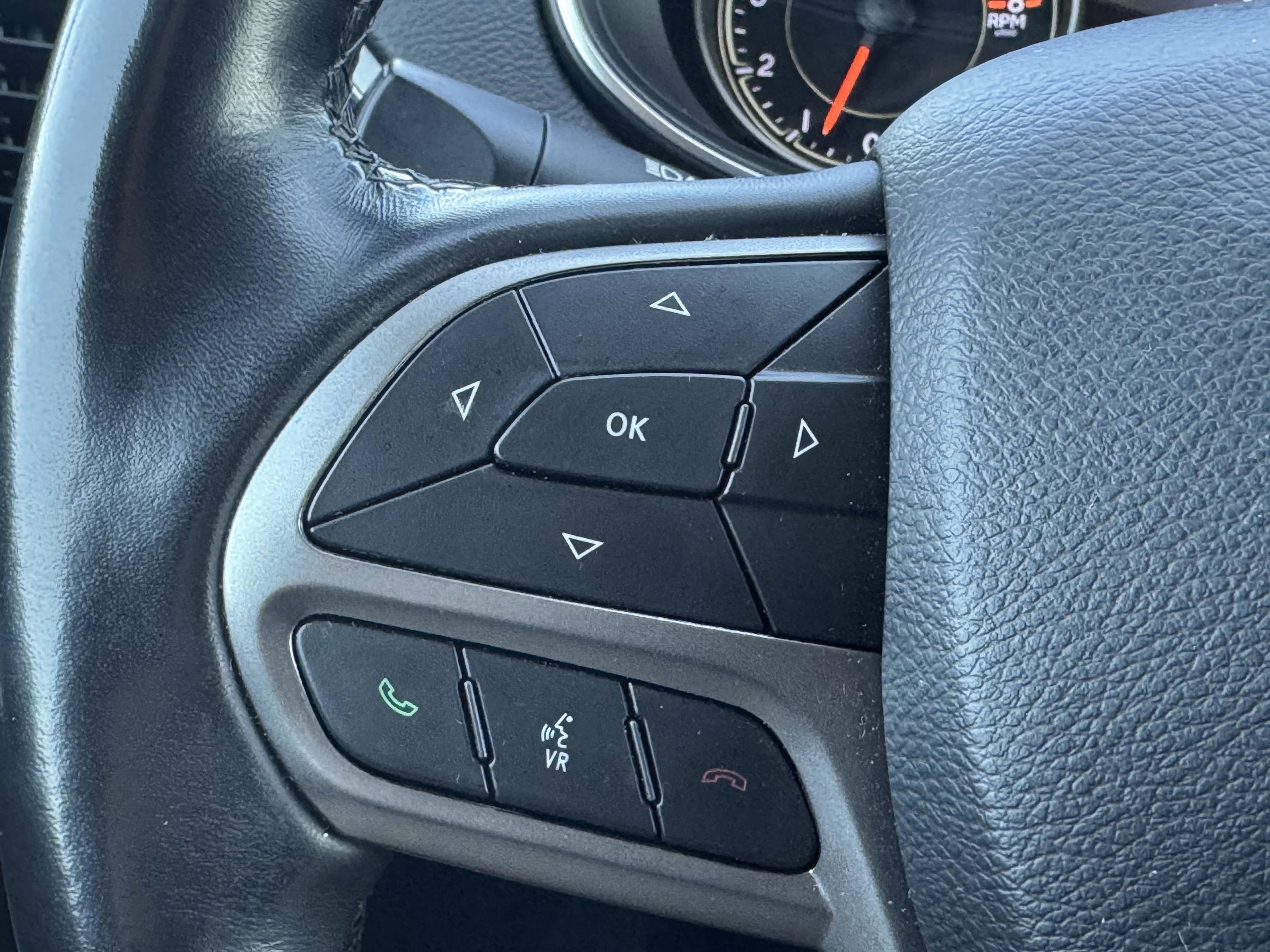 Used 2020 Jeep Cherokee Limited AWD/4WD image 13