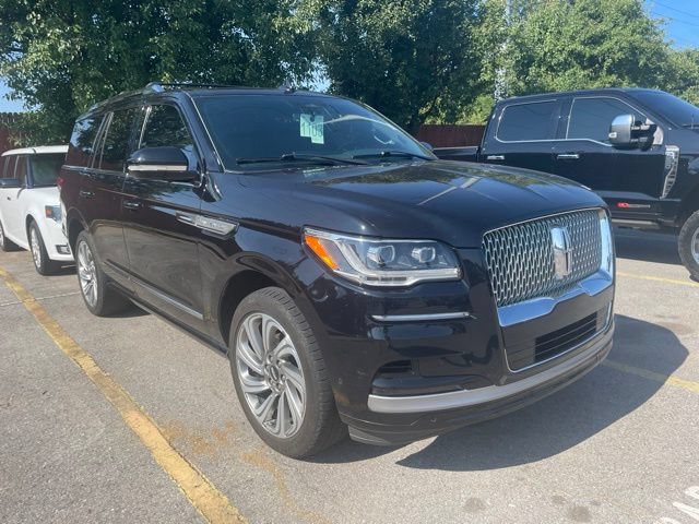 Used 2022 Lincoln Navigator 4WD image 4
