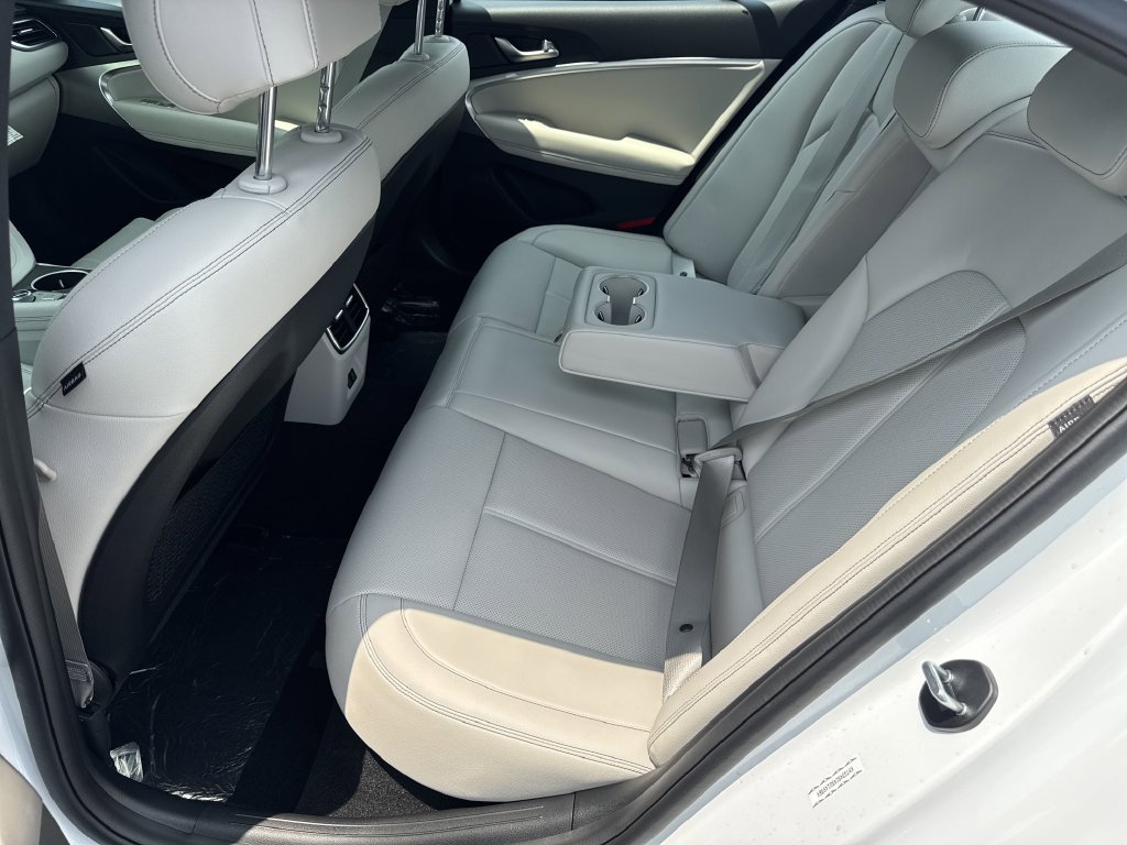 Used 2025 Genesis G70 2.5T RWD image 20