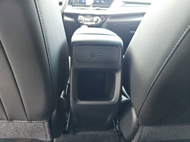 Used 2024 Chevrolet Trax LT w/ LT Convenience Package image 27