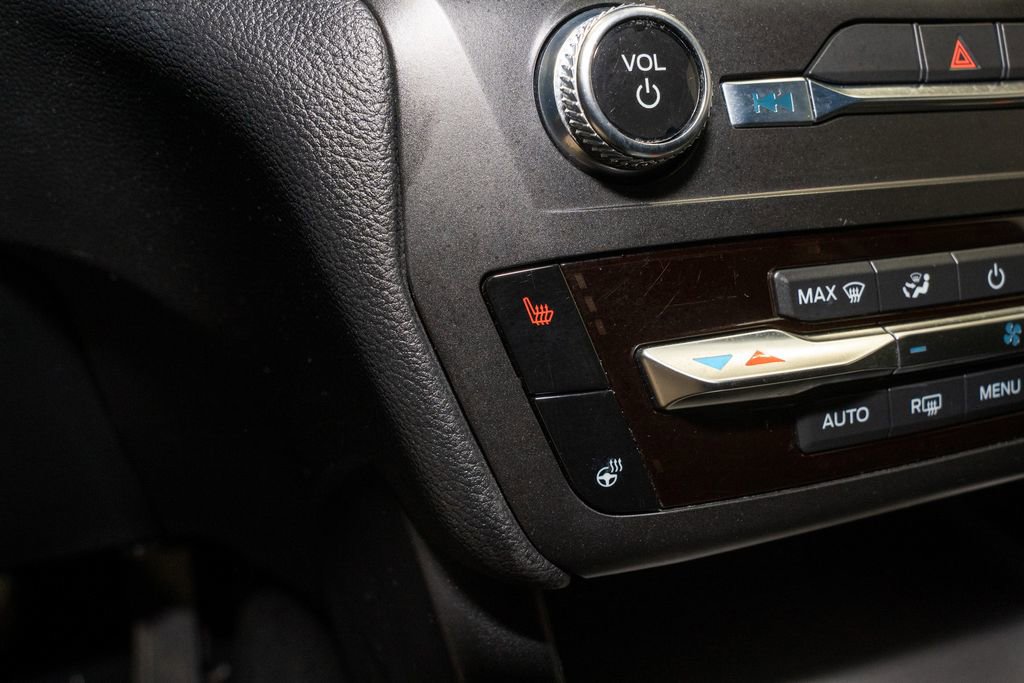 Used 2020 Ford Explorer XLT w/ Comfort Package image 16