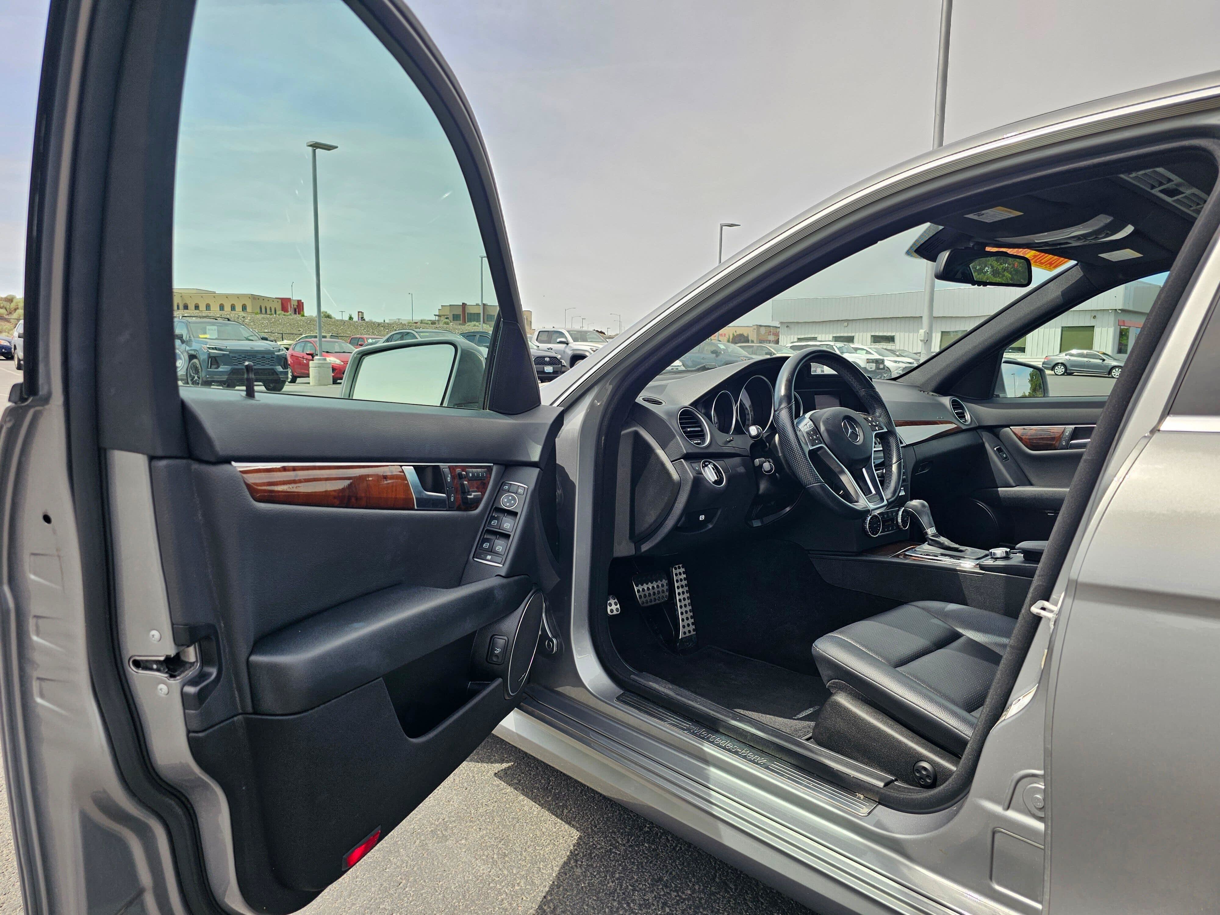 Used 2014 Mercedes-Benz C 300 4MATIC Sedan image 18