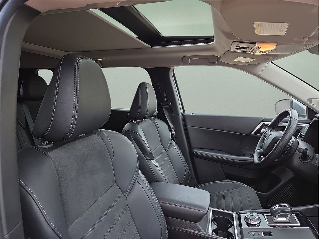 Used 2024 Mitsubishi Outlander SE AWD/4WD image 13