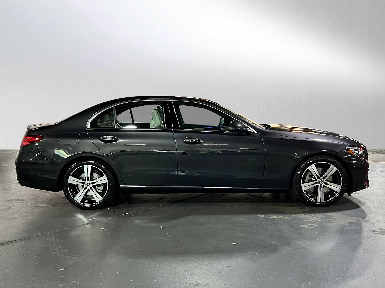 Used 2025 Mercedes-Benz C 300 4MATIC Sedan image 3